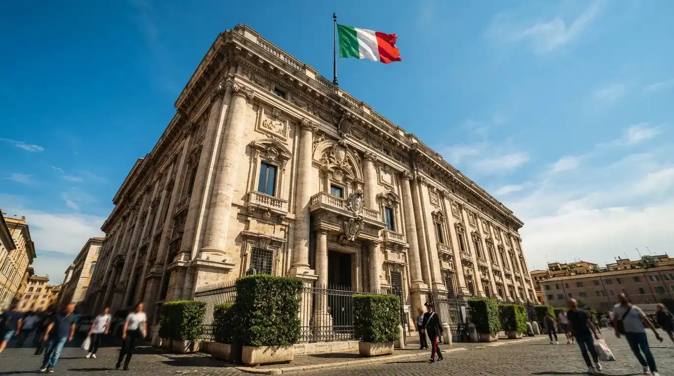 Un edificio governativo italiano con bandiera al vento fotografato dal basso in una giornata di sole.